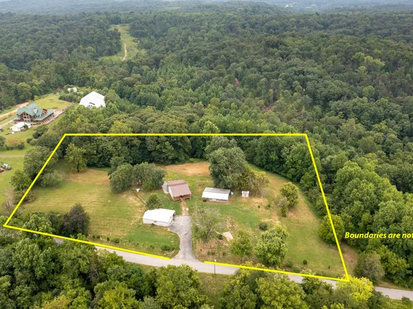 12924 E Honey Run Rd, Pekin, IN 47165