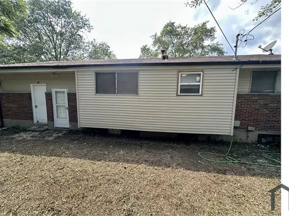 9938 Cambria Dr, Saint Louis, MO 63136