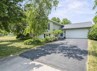 924 Fountain Dr, Sun Prairie, WI 53590
