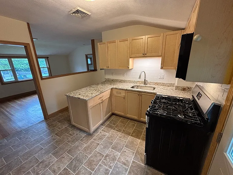 588 Walpole St #2 — Photo 4