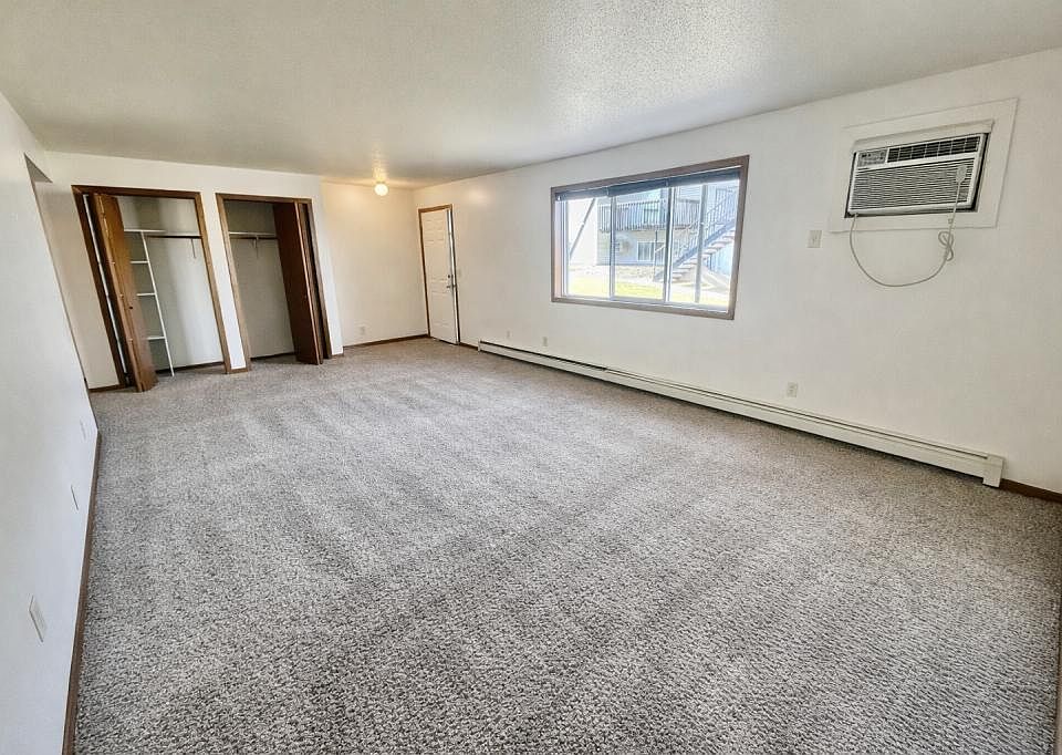 1st image of 208 15th St NE