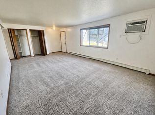 208 15th St NE, Mandan, ND 58554