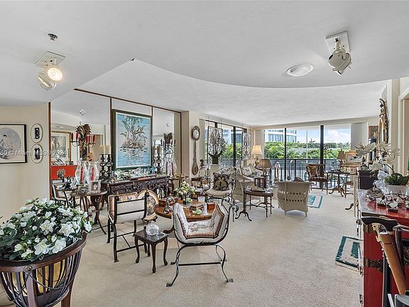 5th image of 2843 S Bayshore Dr APT 3E