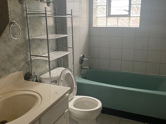 3rd image of 3026 S Union Ave #2F