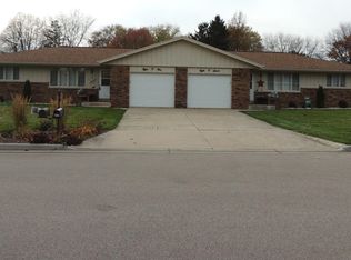 805 Sussex Dr, Janesville, WI 53546
