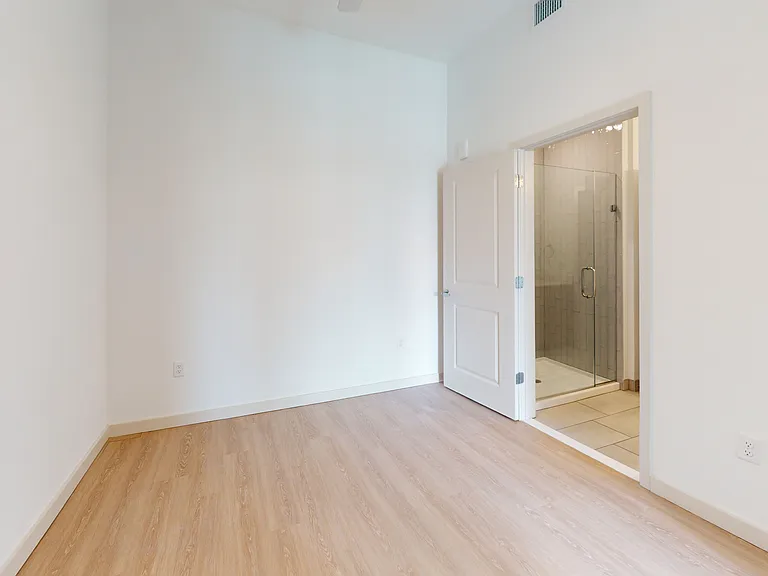 101 N Meridian — Photo 101