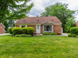 1882 Beverly Ave, Sylvan Lake, MI 48320