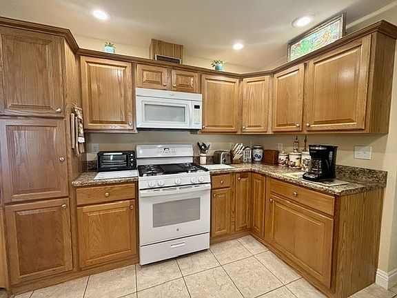 5th image of 40 Whitewood Rd #249