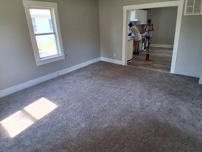 1180 N Summit Ave — Photo 13