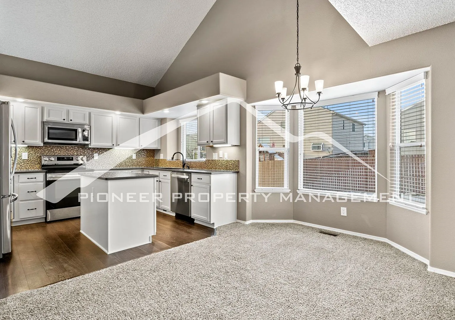 4 Bed, 3.5 Bath with 2 car garage, fully fenced yard, gas fireplace, AC and Modern Refinished Bas... — Photo 4