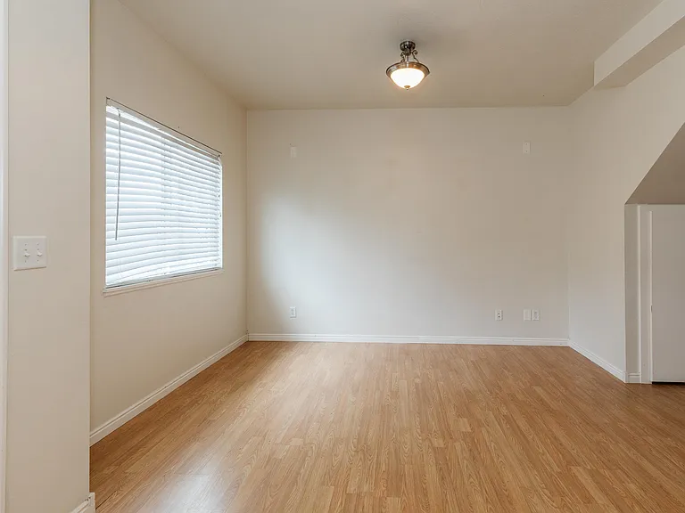 484 W 1490 N #102 — Photo 18