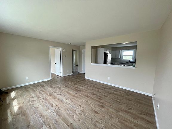 2nd image of 49 Williamsburg Dr
