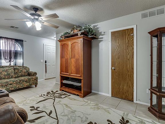 3rd image of 611 Linda Ln