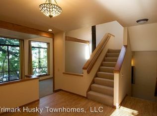 702 NE 42nd St, Seattle, WA 98105