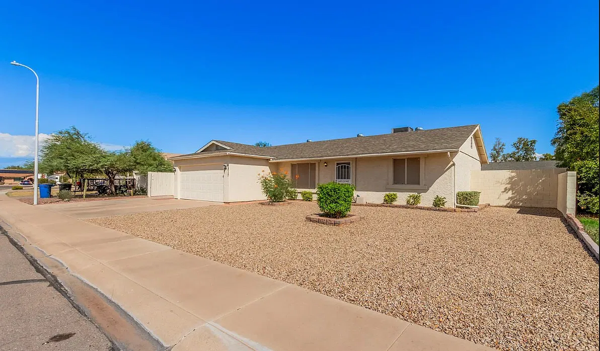 3 bed, 1215 sqft, $2,395 — Photo 3