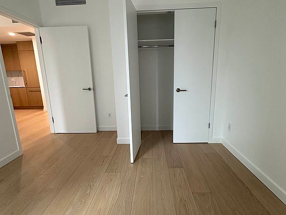 4th image of 30-05 Vernon Blvd #4