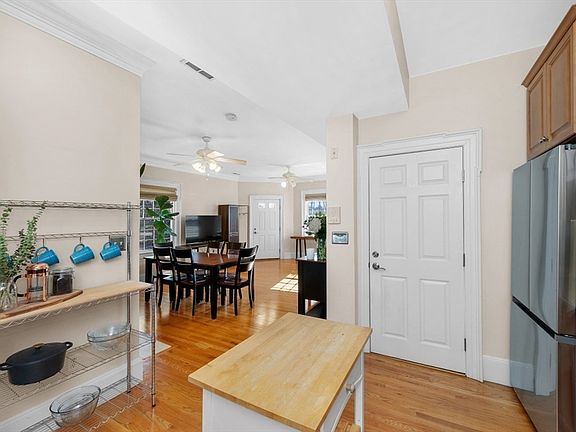 4th image of 8 Parker Rd APT 5