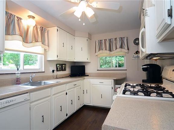 4th image of 2412 Milford Dr