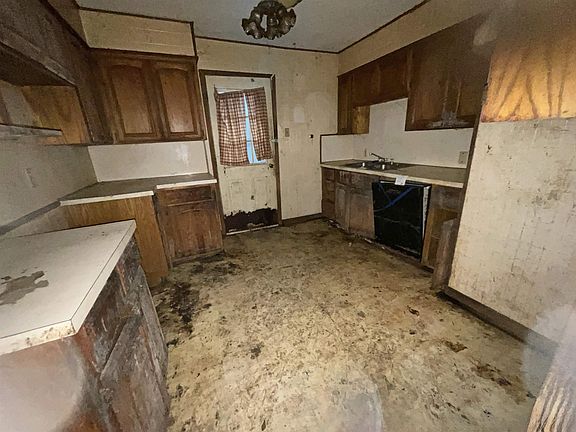 4th image of 115 E Avenue H