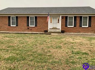 101 Farmington Dr, Hodgenville, KY 42748