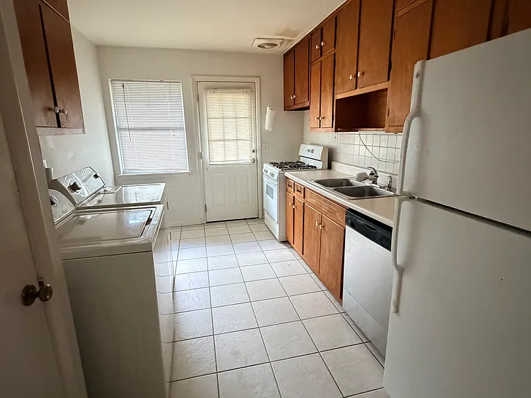 1373 Markan Dr NE #B — Photo 6
