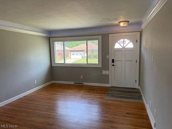 2nd image of 907 E 216th St