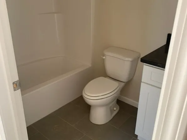 7056 Shore Ln APT 2, Lisbon, OH 44432