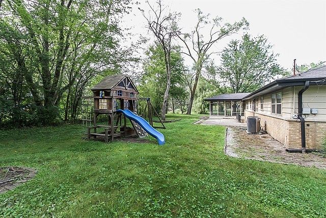 2nd image of 1728 Oak Lane Rd