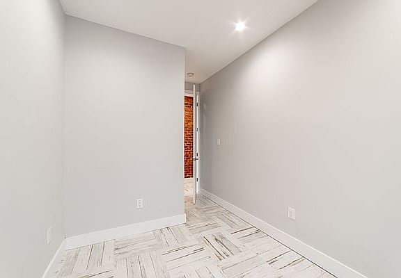 5th image of 77 Varet St #2B
