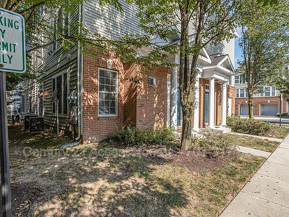 3rd image of 3543 Huntley Manor Ln