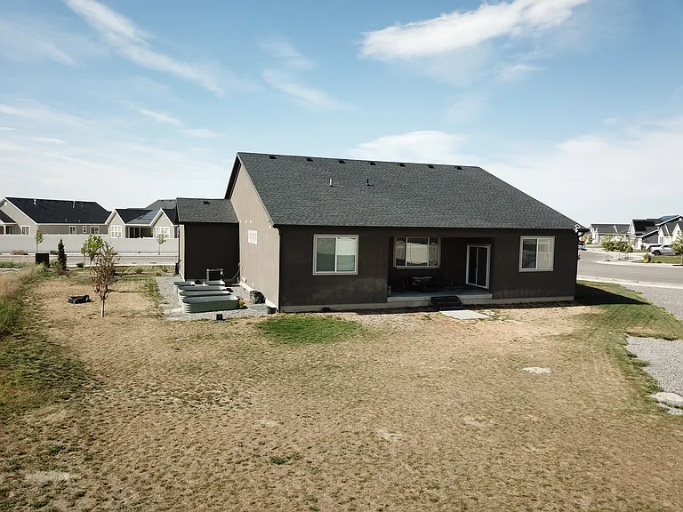 635 S Chan Dr E — Photo 24