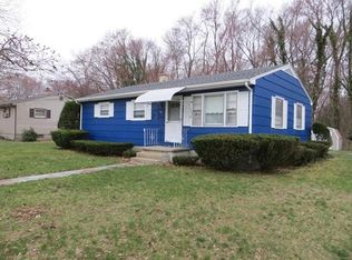 98 Wachusett St, Springfield, MA 01118