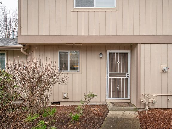 2nd image of 581 32nd Ave SE APT 2