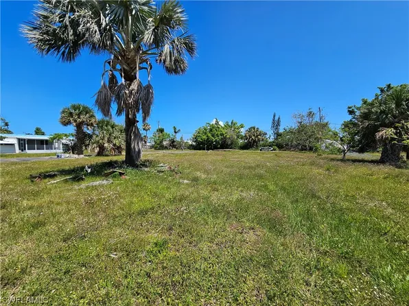 7672 Raymary St, Bokeelia, FL 33922