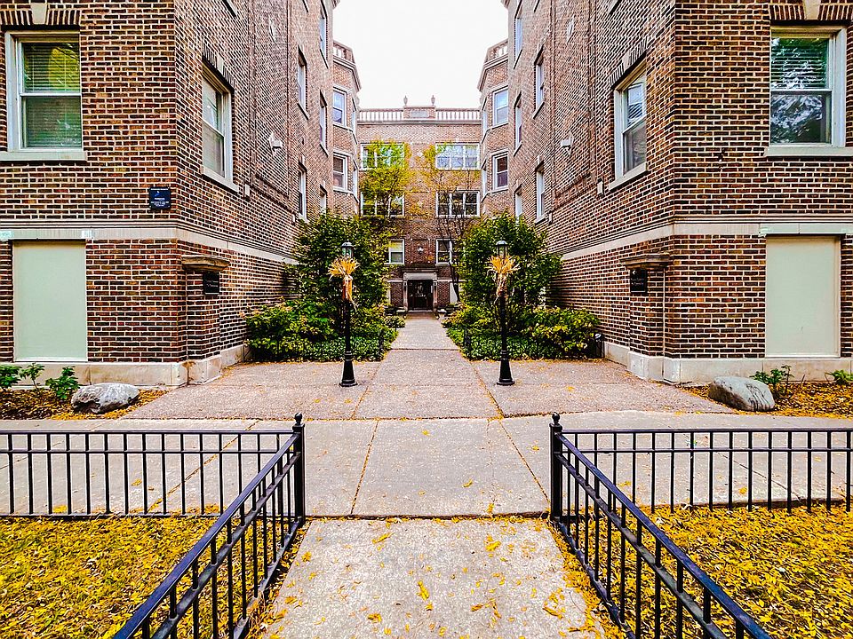 1st image of 1041 W Glenlake Ave APT 3