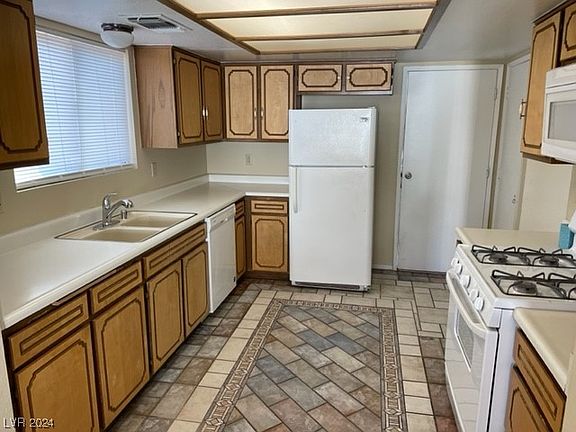 4th image of 1318 Montezuma Ct