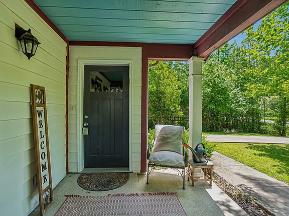 4th image of 128 Silver Leaf Cir