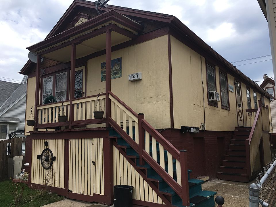 Front view of side entrance 
