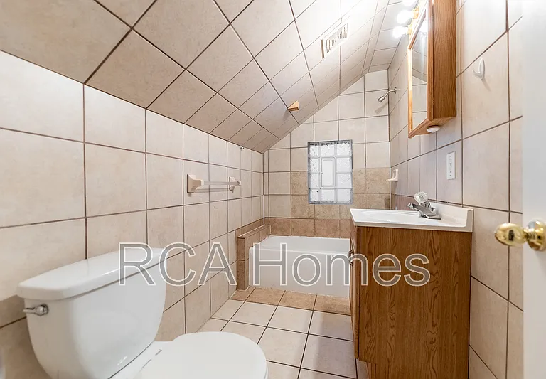 704 Sanders St — Photo 3