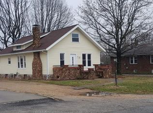 607 E Water St, Pinckneyville, IL 62274