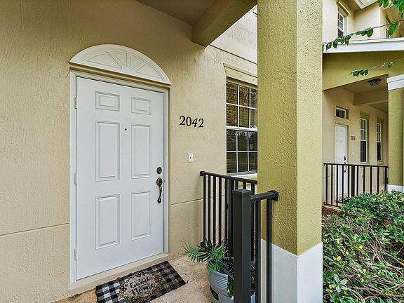 4th image of 2042 SE Korona Drive