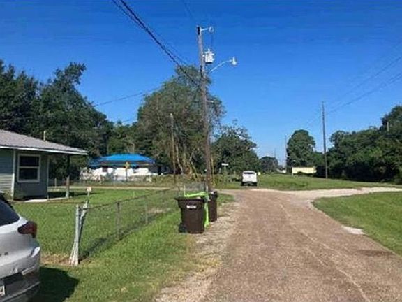 Exterior Neighborhood (street photo)