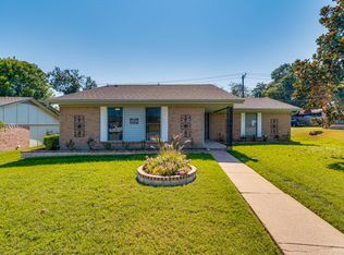 2714 Meadow Bluff Ln, Dallas, TX 75237