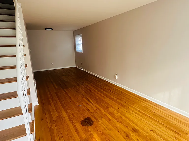 672 Providence St — Photo 2