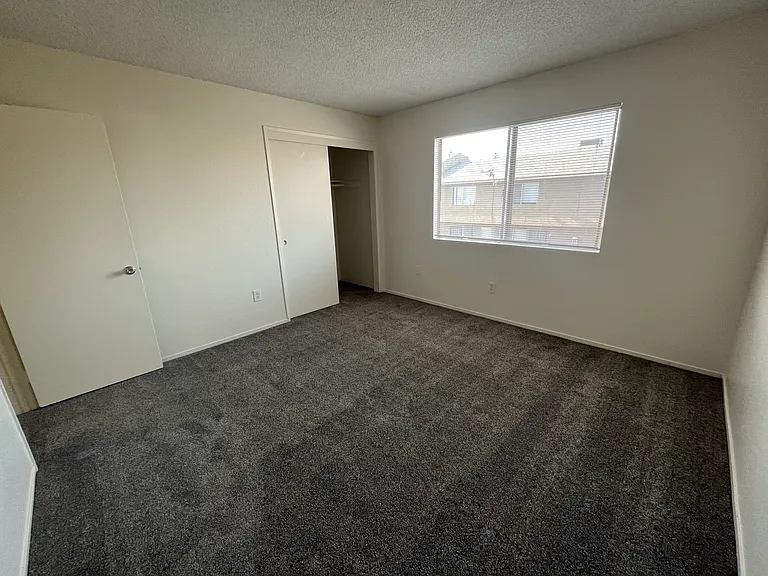 2010-1 Larcus Ave #13 — Photo 12