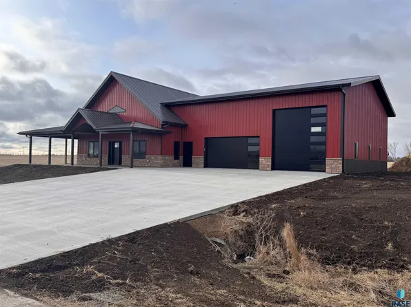 239 Grey Goose Dr, Wentworth, SD 57075