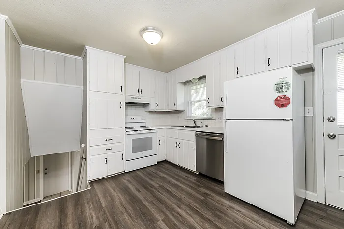 1538 Abbey Ct — Photo 11