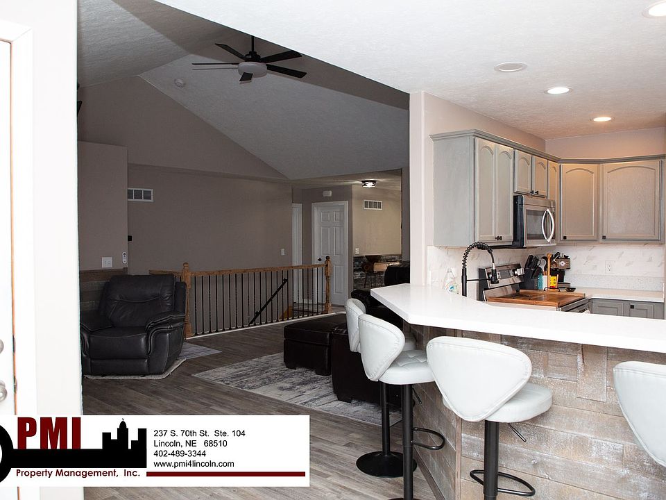 1st image of 815 Larkspur Dr