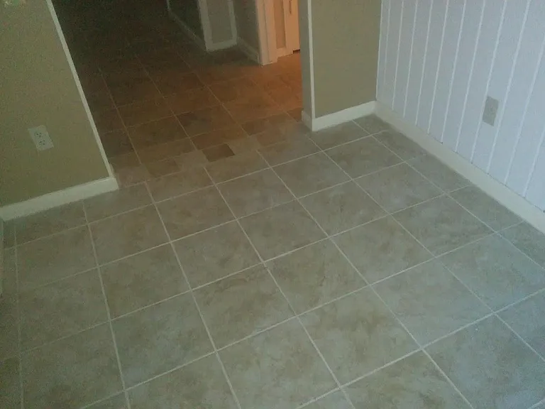 Two complimentary shades of porcelain blend at the transition between kitchen and den.
