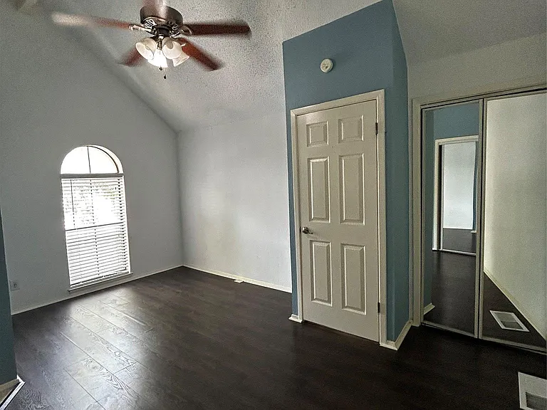 708 Graham Pl #208 — Photo 7